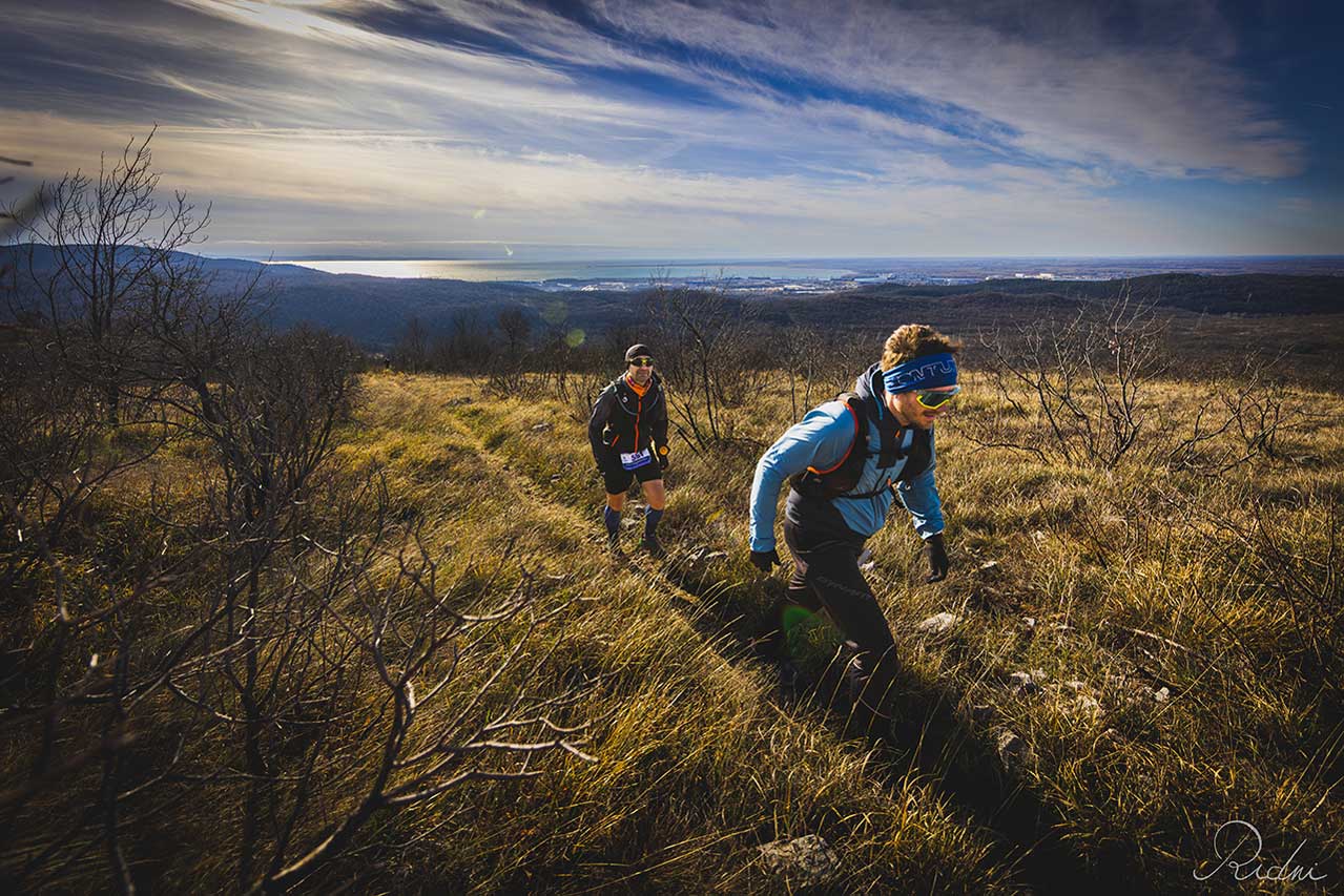 Runner alla Corsa della Bora 2027, Trieste Ultra Trail (ph. IoSonoFVG)
