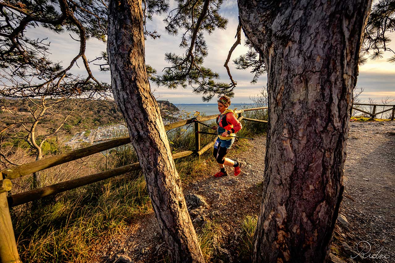 Runner alla Corsa della Bora 2027, Trieste Ultra Trail (ph. IoSonoFVG)