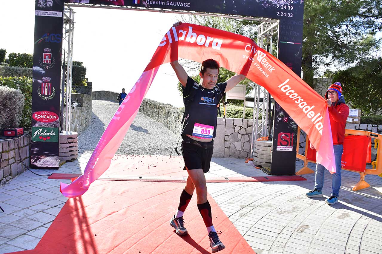 Runner alla Corsa della Bora 2027, Trieste Ultra Trail (ph. IoSonoFVG)